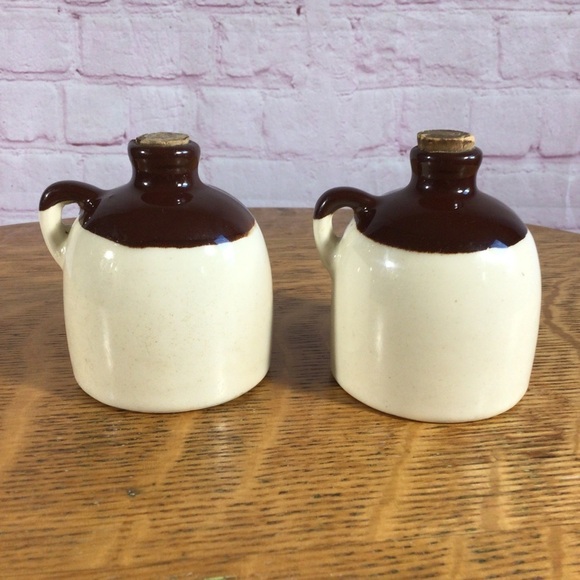 Vintage Bennington, Vermont Two-Tone Salt and Pepper Shaker Pair - Picture 4 of 6